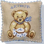 Coussin Arthur ours  sur toile Aida