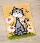 Tapis point noué chat dans un champ de fleur