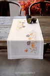 Chemin de table herbes orange avec papillons