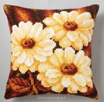 Coussin trois fleurs blanches