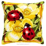 Coussin duo de coccinelles ensoleillé