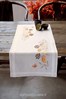 Chemin de table herbes orange avec papillons